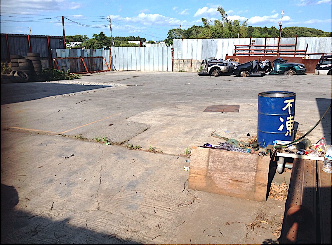 Yotsukaido Industrial Yard — open dismantling area with equipment